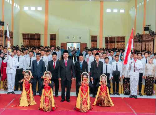 Sebanyak 238 Siswa Ikuti Wisuda Saat Sidang Terbuka Purna Siswa Angkatan IX SMKN 2 Sampang